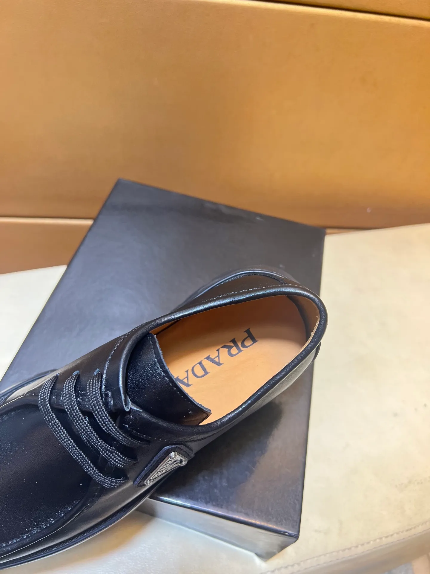 pp440💰👑👑👑 PRADA·PRADA Niuli·Exclusive first release·～Unique modern style sneakers. Counter purchasing 🏃casual leather shoes😍😍 original shiny leather imported from Italy (refuses to discolor and rub feet) soles: original soles specially provided by the original factory, super cool 😍 lace up and walk with wind 👍 style design ⚠️ super comfortable, wear-resistant and non-slip original soles. Just like shooting the real thing🎬The real thing is better. Suitable for outdoor and driving👍Perfect high-quality sneakers, men's shoe size: 38-44